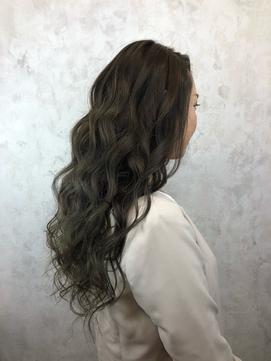 新井 裕美のスタイル画像